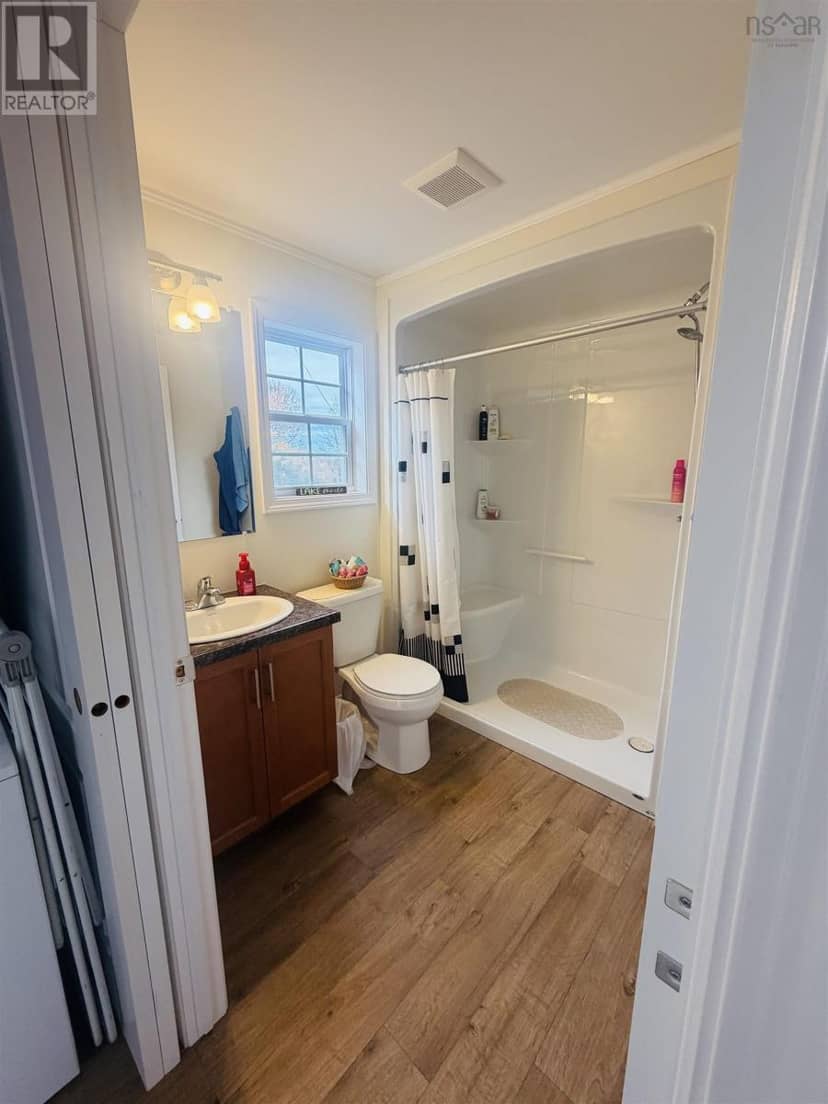 31 Lakefield Drive — photo 14 of 23