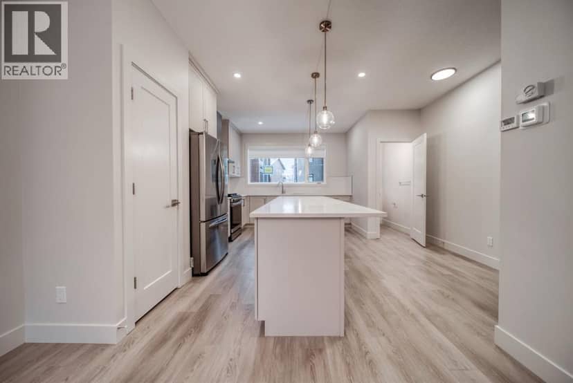 81 Royal Elm Green NW — photo 9 of 22