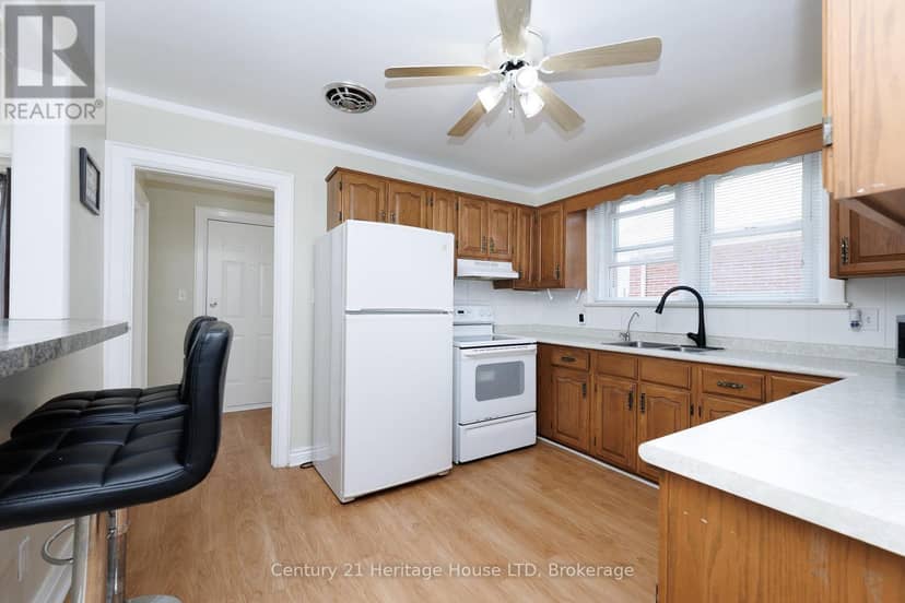 6477 Barker Street — photo 11 of 35