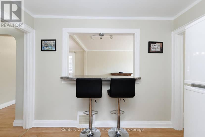 6477 Barker Street — photo 13 of 35