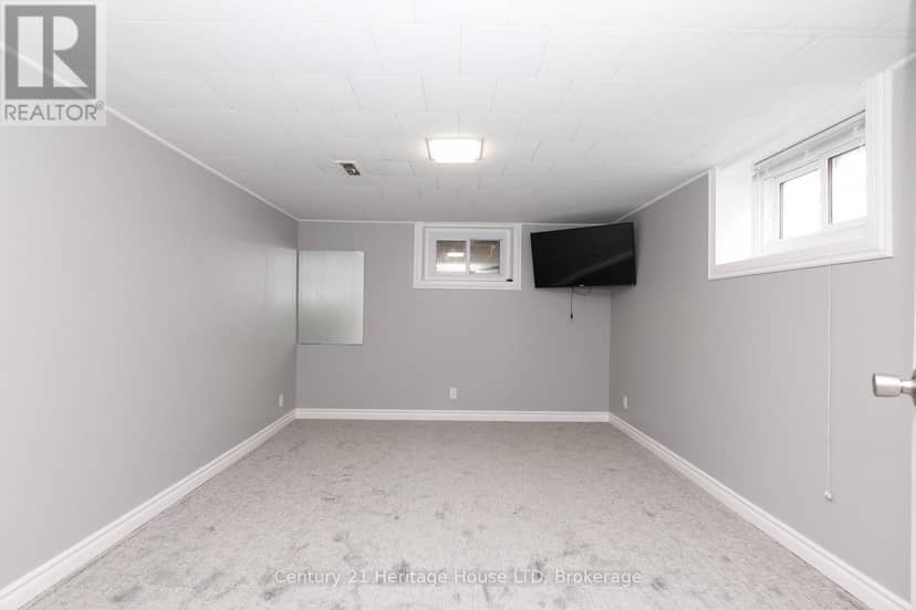 6477 Barker Street — photo 27 of 35