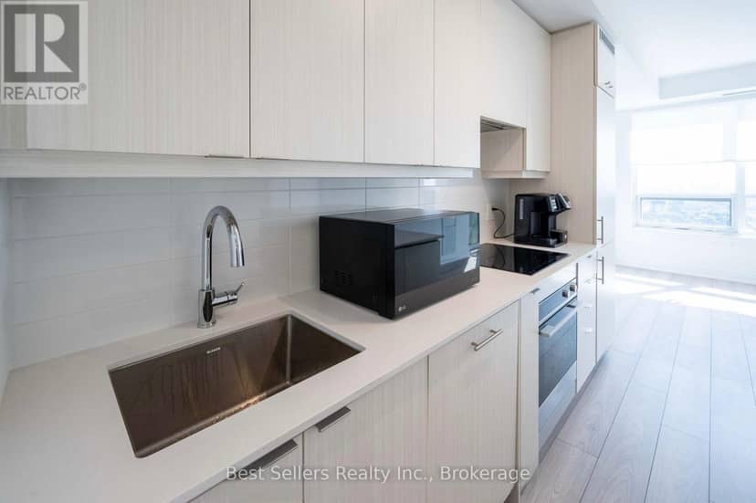 2406 - 36 Elm Drive — photo 6 of 12