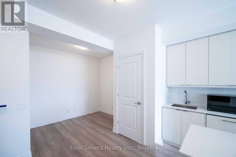 2406 - 36 Elm Drive — photo 7 of 12