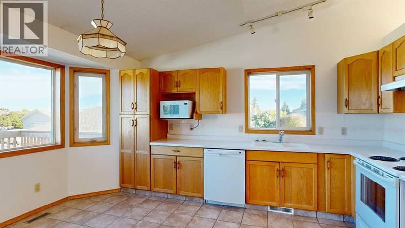 57 Atkinson Crescent, Whitecourt, photo 4