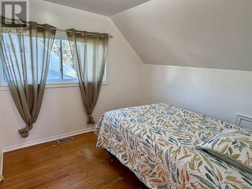 221 Hillside DR S — photo 17 of 39