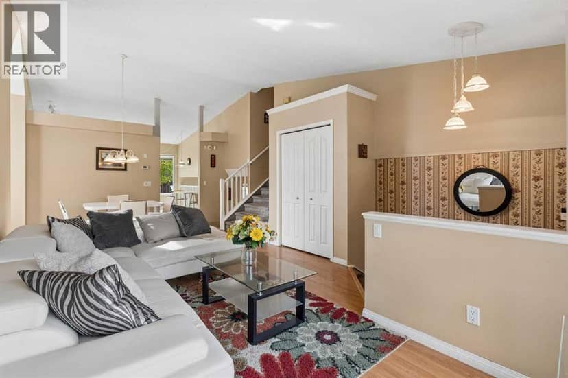 525 Shawinigan Drive SW, Calgary, photo 5