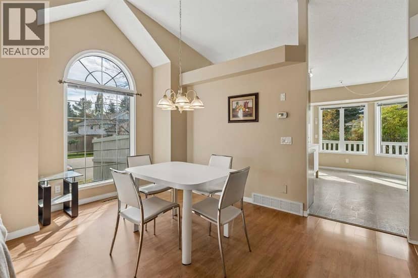 525 Shawinigan Drive SW, Calgary, photo 2