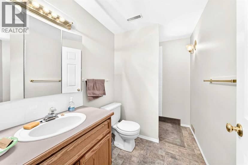 4310 60 Avenue — photo 33 of 40