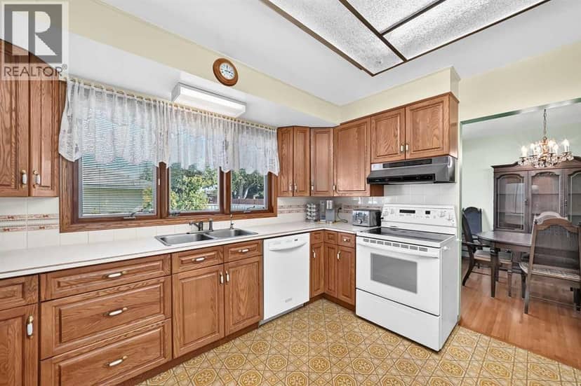 10424 2 Street SE — photo 14 of 40