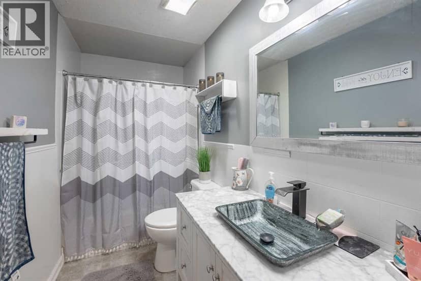 43 Ash Street W — photo 9 of 25
