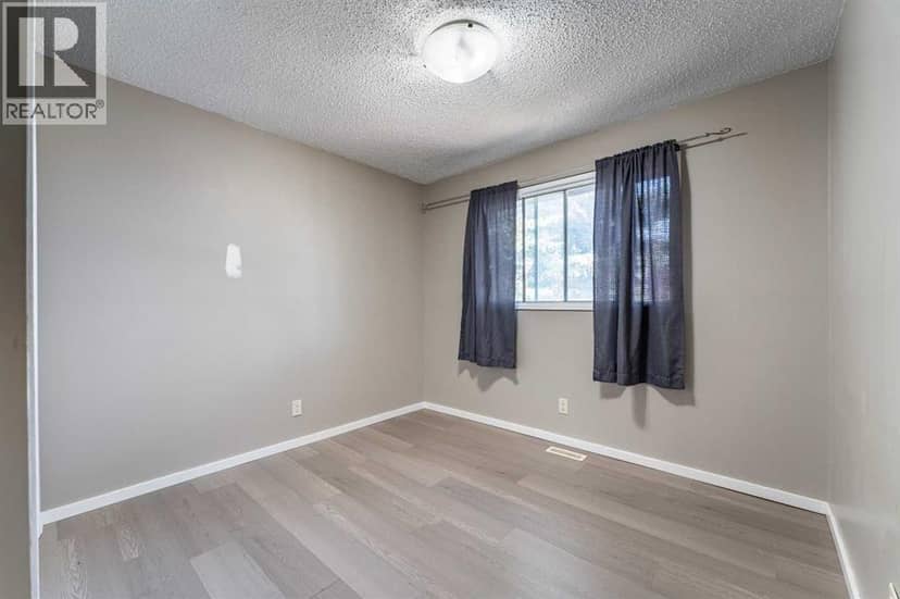 84 Templehill Drive NE — photo 17 of 40