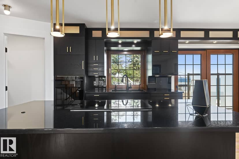 305 Lakeshore Dr — photo 19 of 40