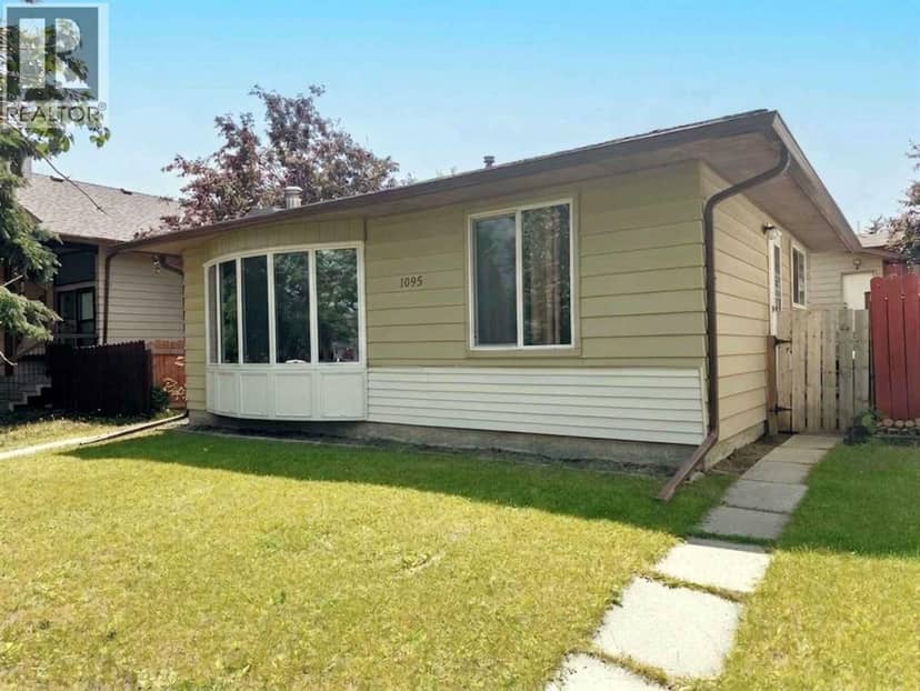 1095 Berkley Drive NW, Calgary, photo 2