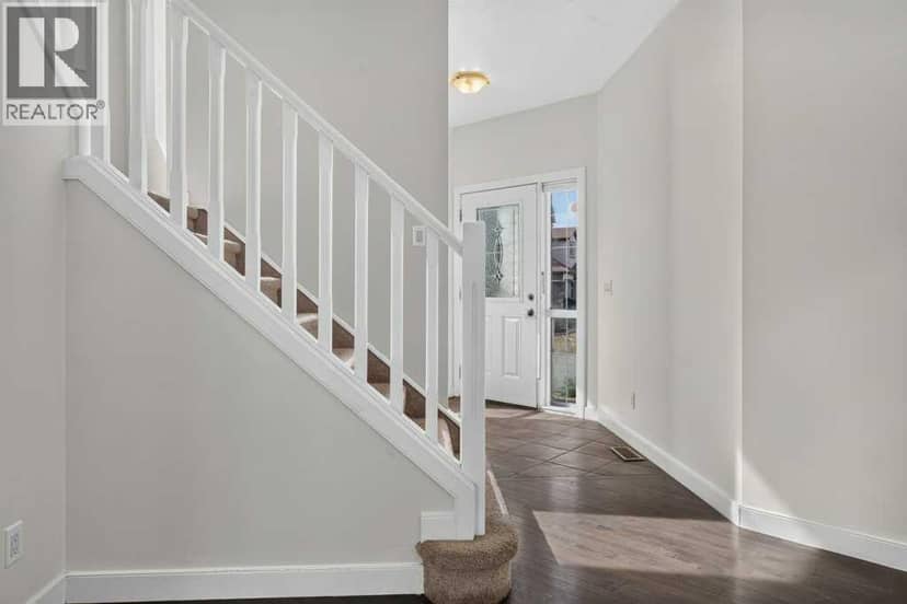 23 Saddlebrook Court NE, Calgary, photo 4
