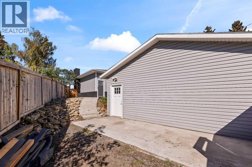 128 Doverthorn Bay SE — photo 5 of 40