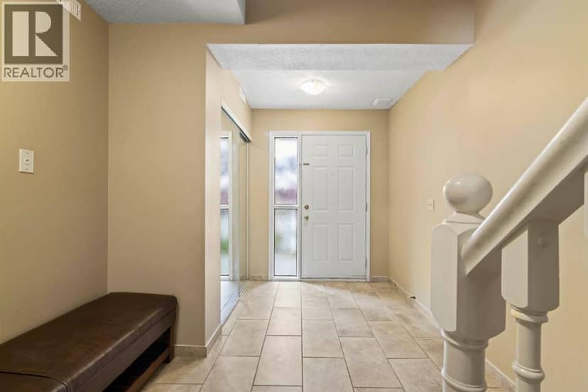76 Coachway Gardens SW, Calgary, photo 4