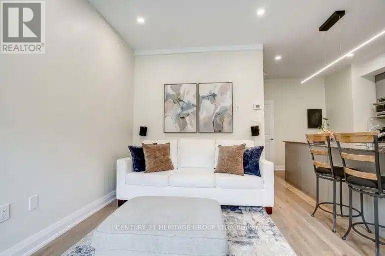 20 - 9 R Clintwood Gate NE, Toronto, photo 7