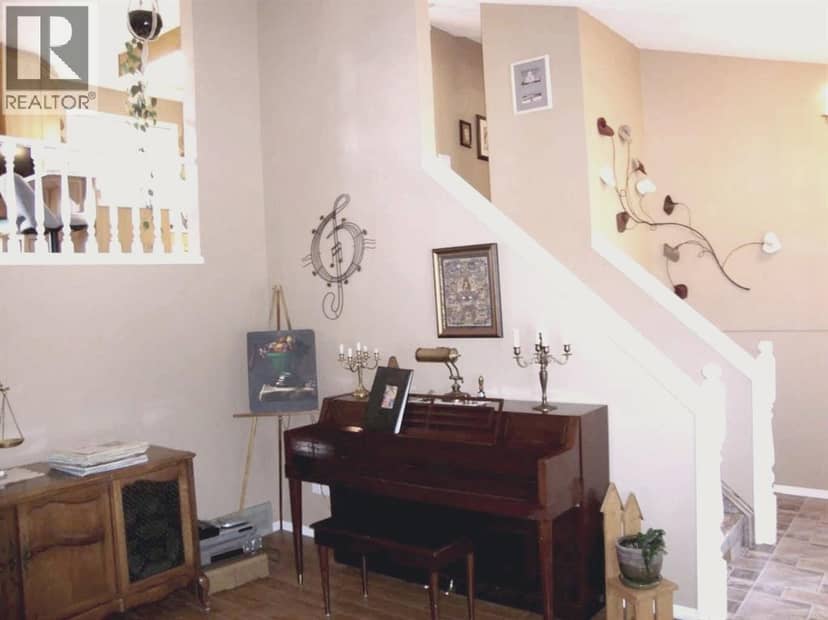9 Ray Avenue — photo 15 of 40