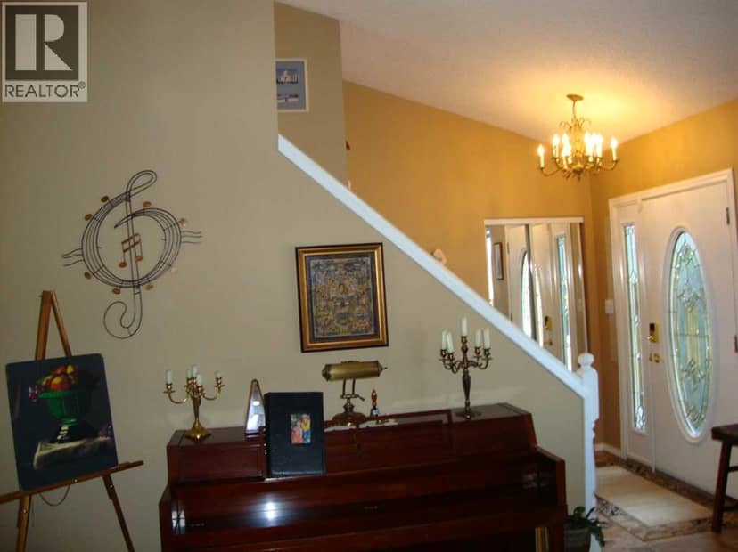 9 Ray Avenue — photo 38 of 40