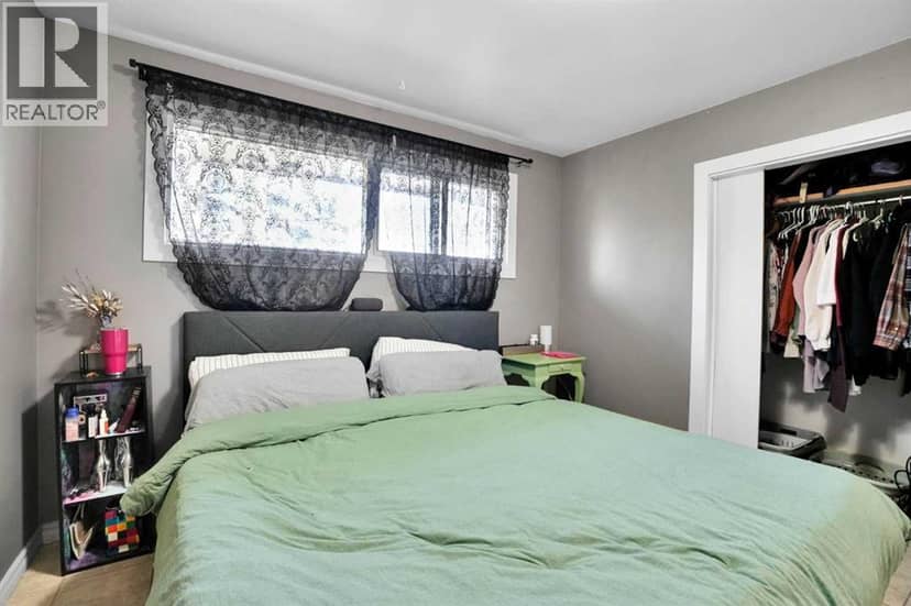 411 33 Avenue NE — photo 15 of 39