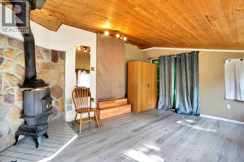 411 33 Avenue NE — photo 36 of 39