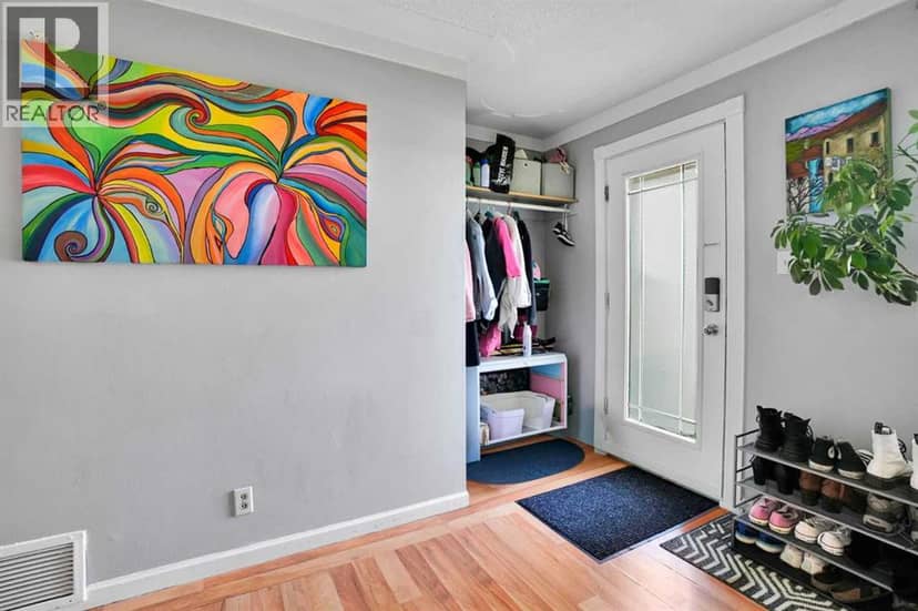 411 33 Avenue NE — photo 11 of 39