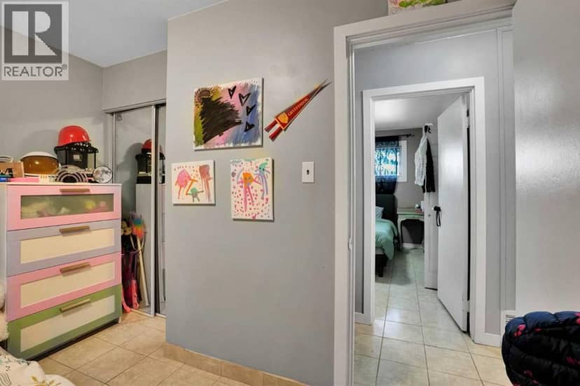 411 33 Avenue NE — photo 21 of 39