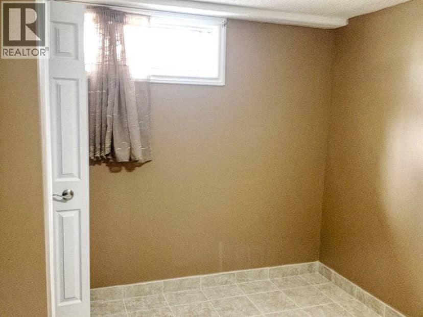 411 33 Avenue NE — photo 28 of 39
