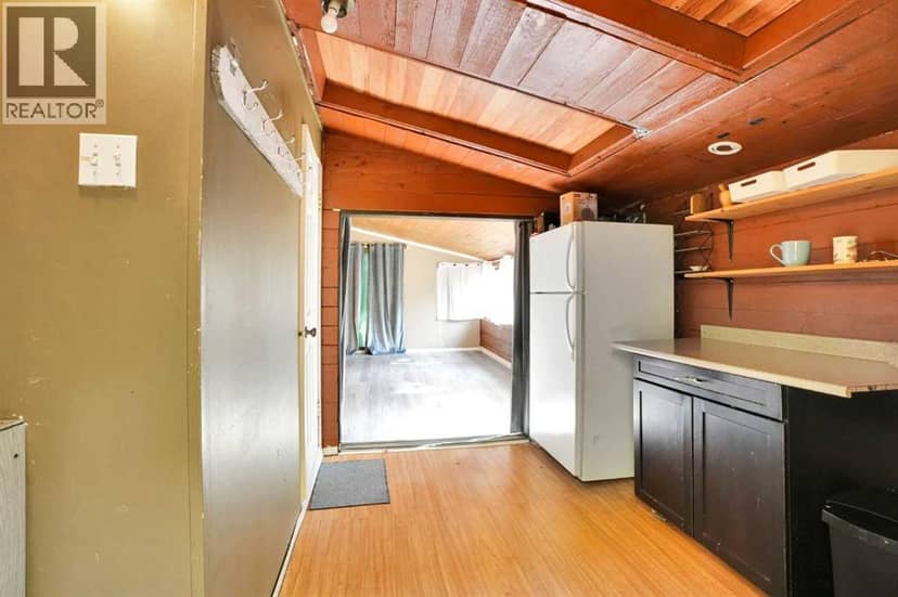411 33 Avenue NE — photo 32 of 39