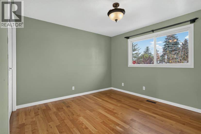 6024 Pinecrest Way NE — photo 13 of 37