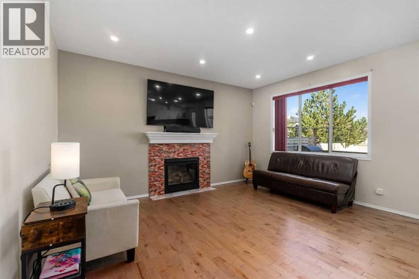 21 Citadel Meadow Close NW — photo 10 of 40