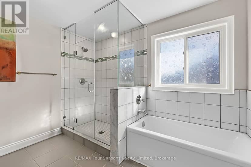 71 Lockerbie Crescent — photo 28 of 40