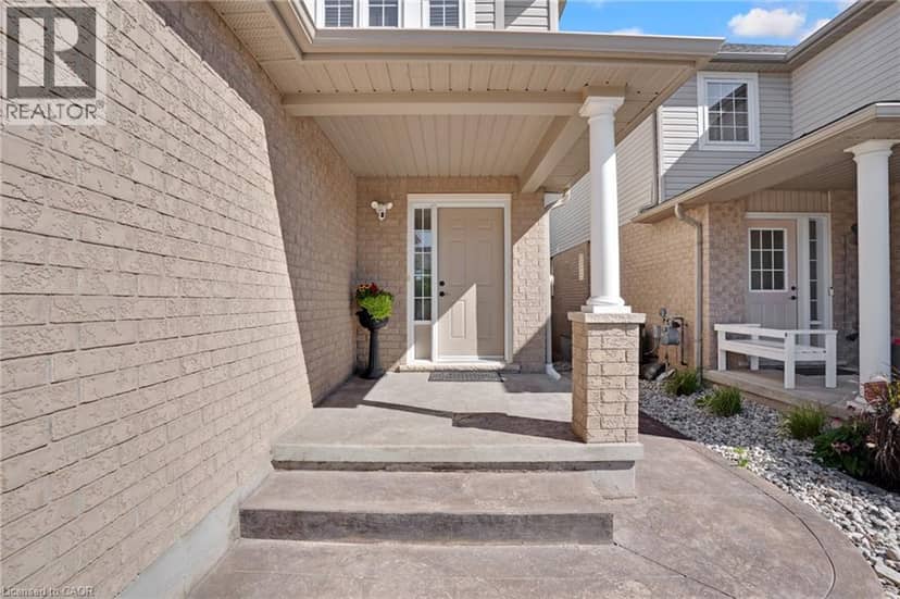 343 STEEPLERIDGE Street, Kitchener, photo 2