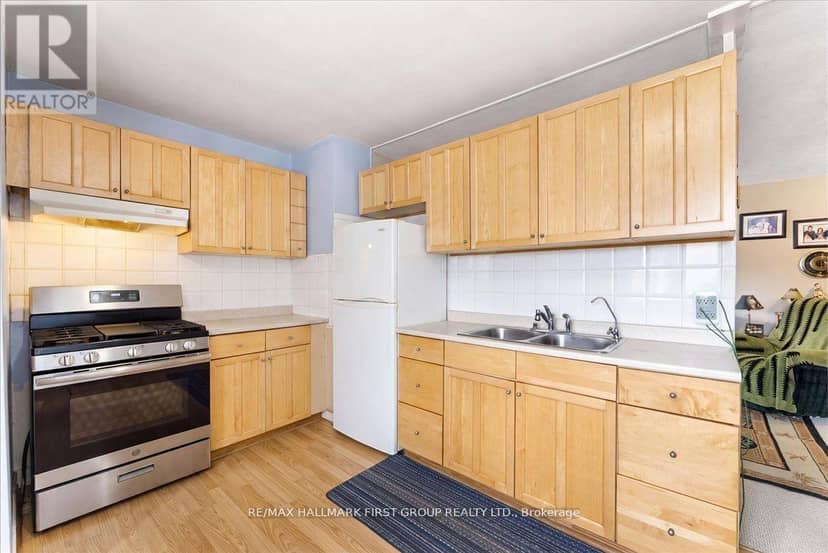 1014 Dunlop Street E, Whitby, photo 7
