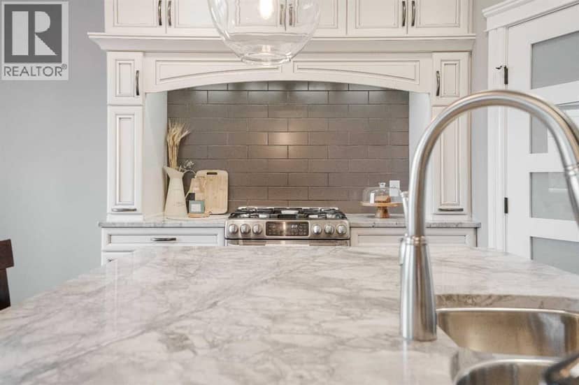 424 Dixon Road — photo 8 of 40