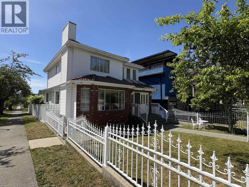 5095 Nanaimo Street, Vancouver, photo 2
