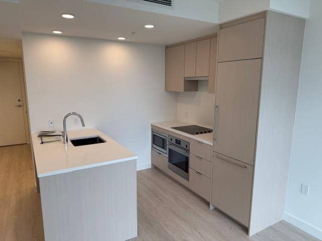 703 13675 107A AVENUE, Surrey, photo 4