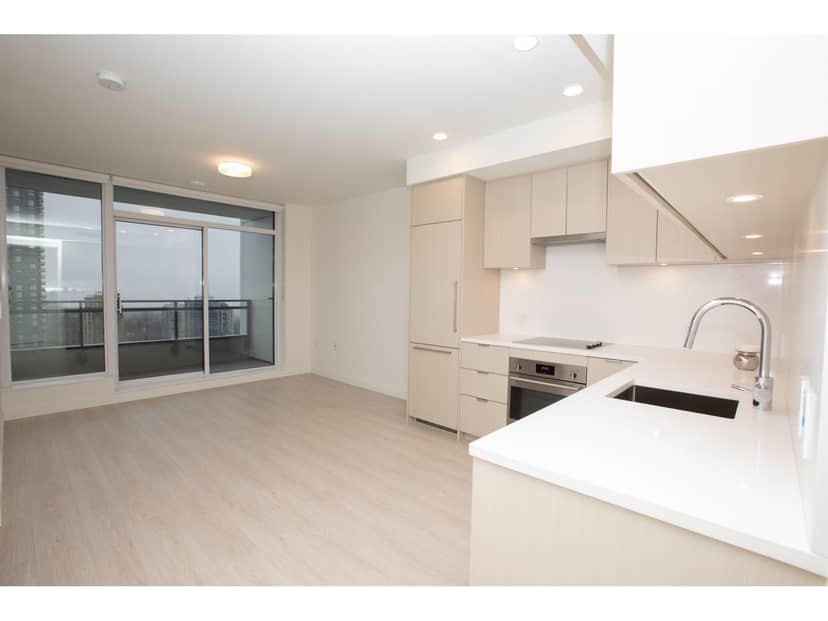 2206 13675 107A AVENUE, Surrey, photo 3