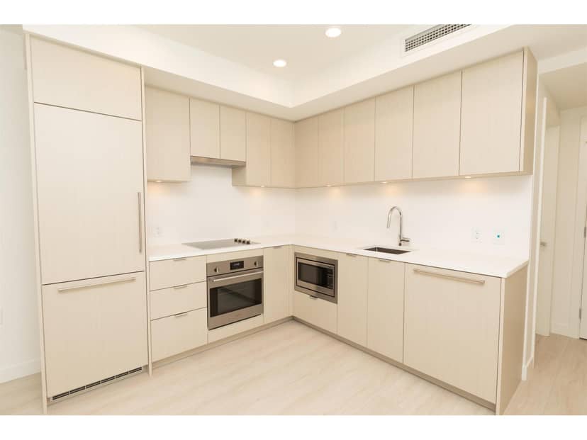 2206 13675 107A AVENUE, Surrey, photo 2