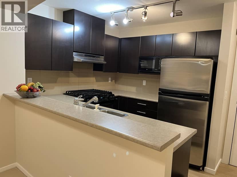 409 9319 UNIVERSITY CRESCENT, Burnaby, photo 3