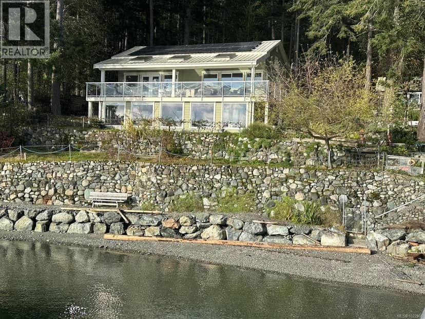 10 McKenzie Cres, Piers Island