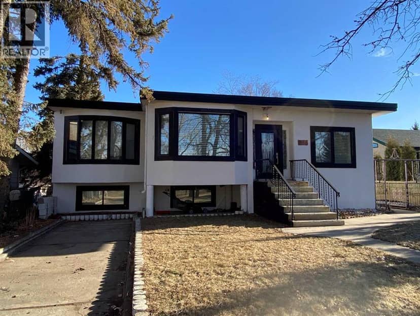 564 5 Street W, Brooks, photo 2