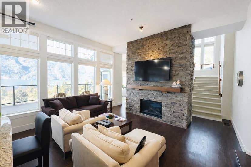 700 OCEAN CREST DRIVE, Furry Creek, photo 3