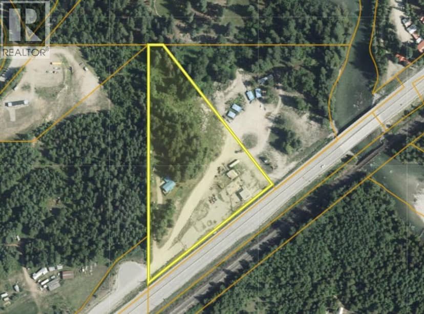 5487 Prosh Frontage Road, Malakwa, photo 2