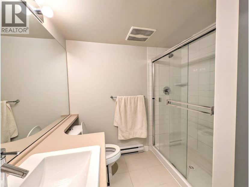 235 9500 ODLIN ROAD, Richmond, photo 4