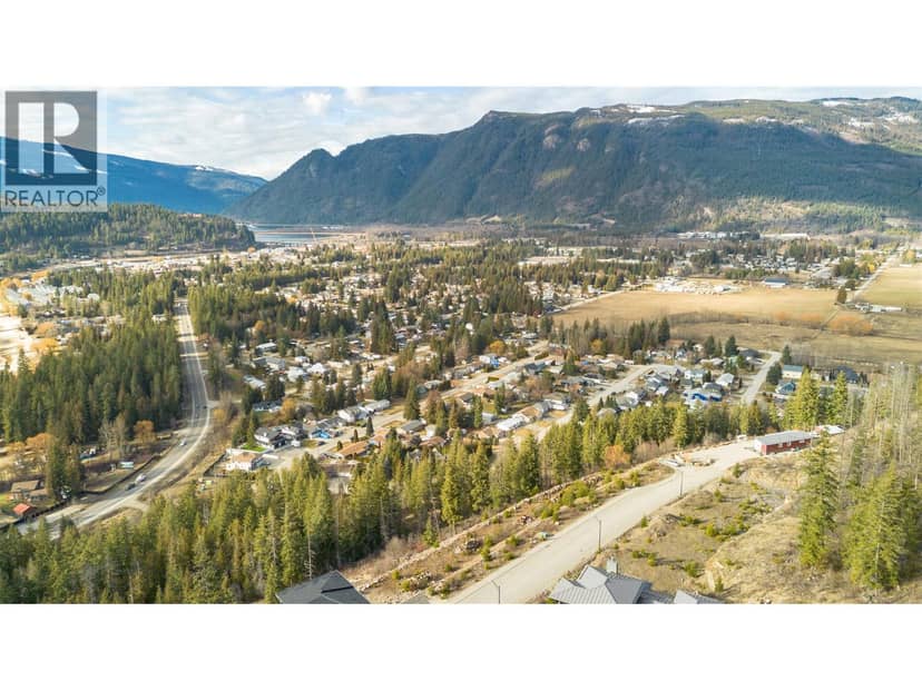 270 Bayview Drive, Sicamous