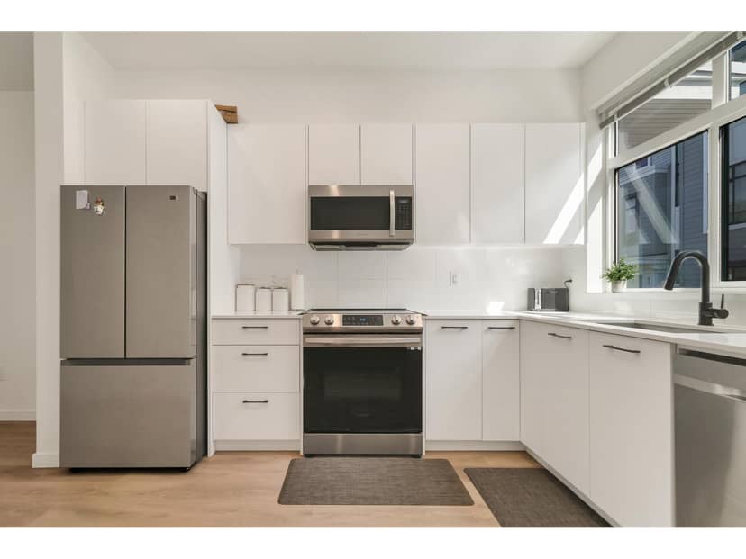 99 15235 SITKA DRIVE, Surrey, photo 2