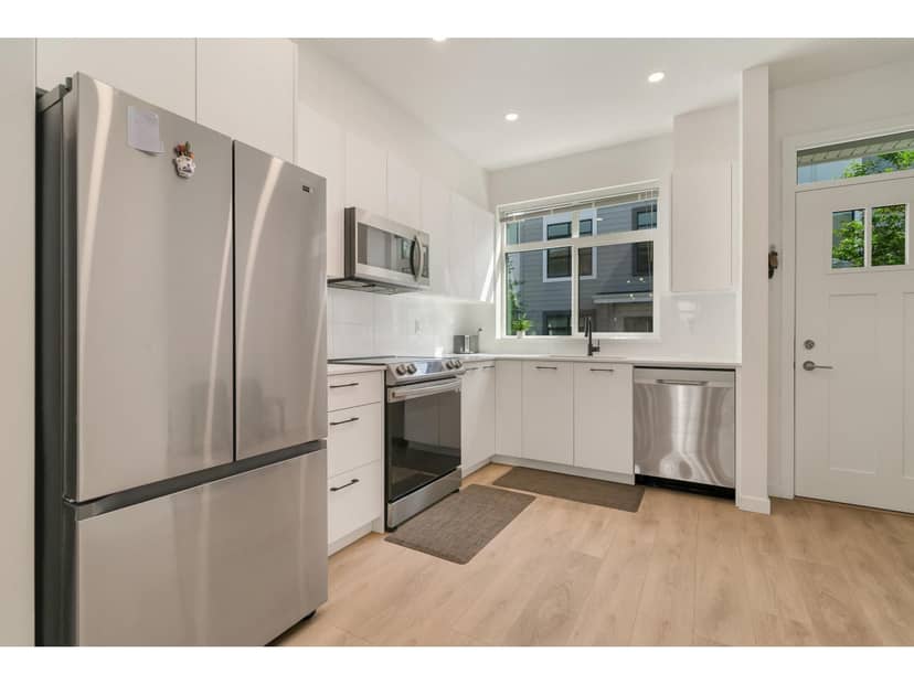 99 15235 SITKA DRIVE, Surrey, photo 3