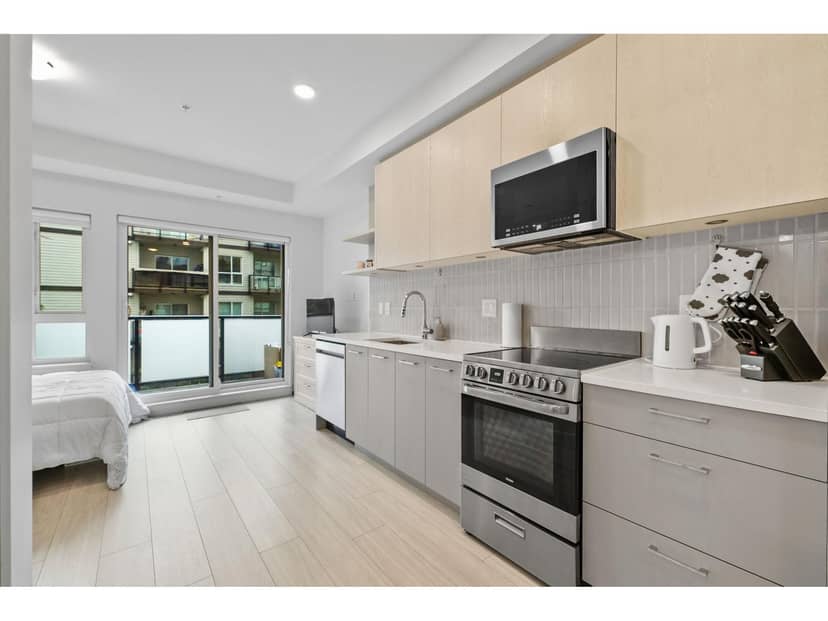 211 10777 138 STREET, Surrey, photo 2