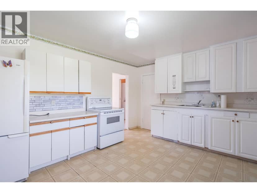 125-145 DOGWOOD AVENUE, 100 Mile House, photo 8